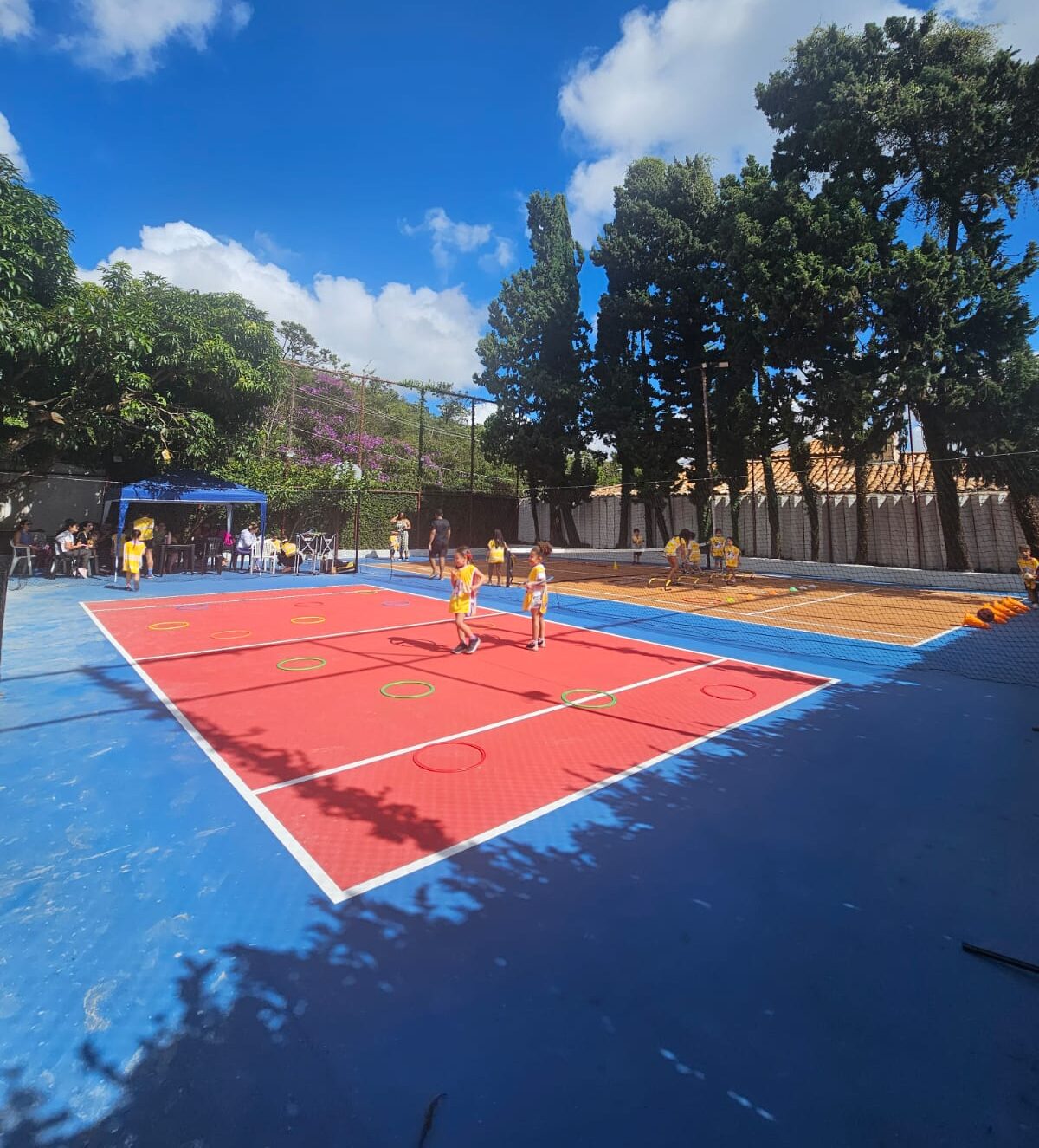 Aula de tênis em BH na quadra rápida para crianças (Unidade 3) do Vianna Tênis